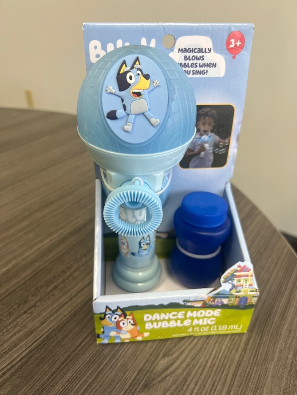 Bluey Dance Mode Bubble Microphone - New Juguete, Damaged Box